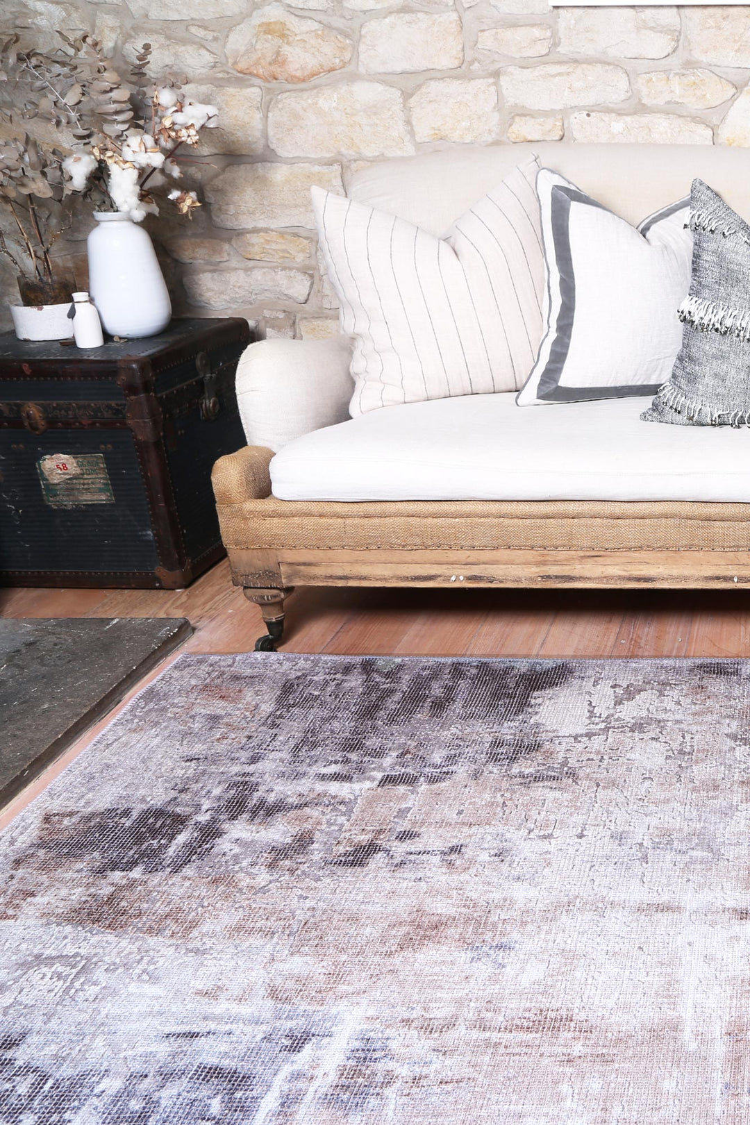 Vintage Crown Leopold Ash & Ivory Distressed Vintage Rug (With Fringe) - (2286-02) (Machine Washable)