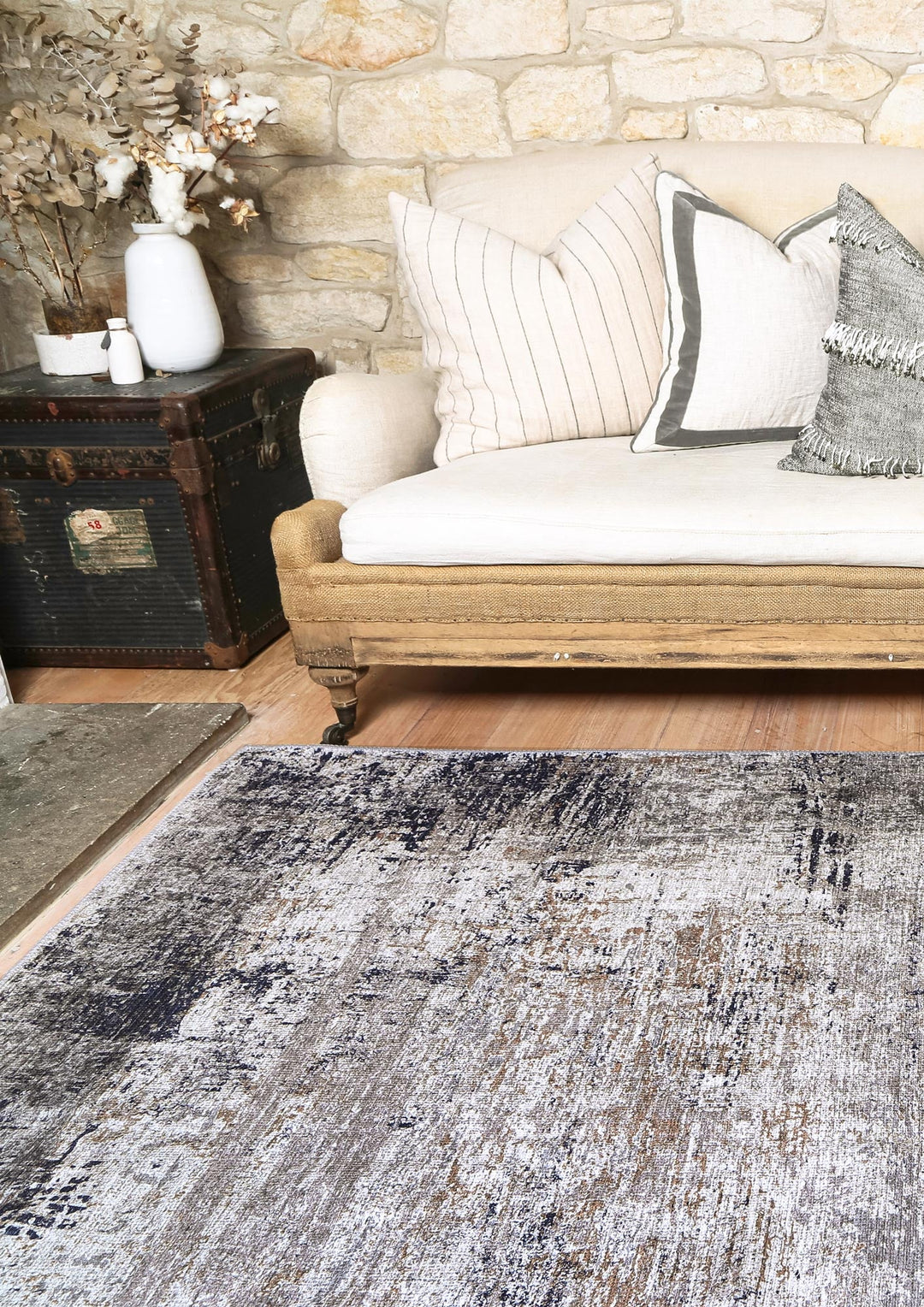 Vintage Crown Elizabeth Ash & Beige Distressed Vintage Rug